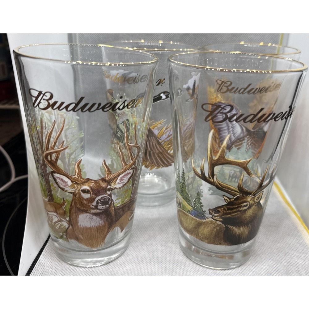 VNTG Budweiser Wildlife Animals Hunting Glasses Set Of 4 Gold Rims & Lettering